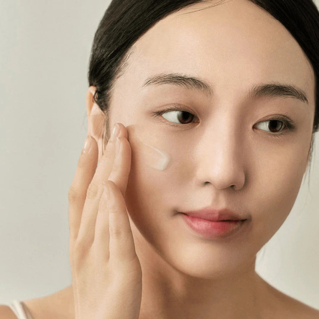 Light On Serum - Ser cu Vitamina C și Centella pentru Luminozitate și Calmarea Pielii
