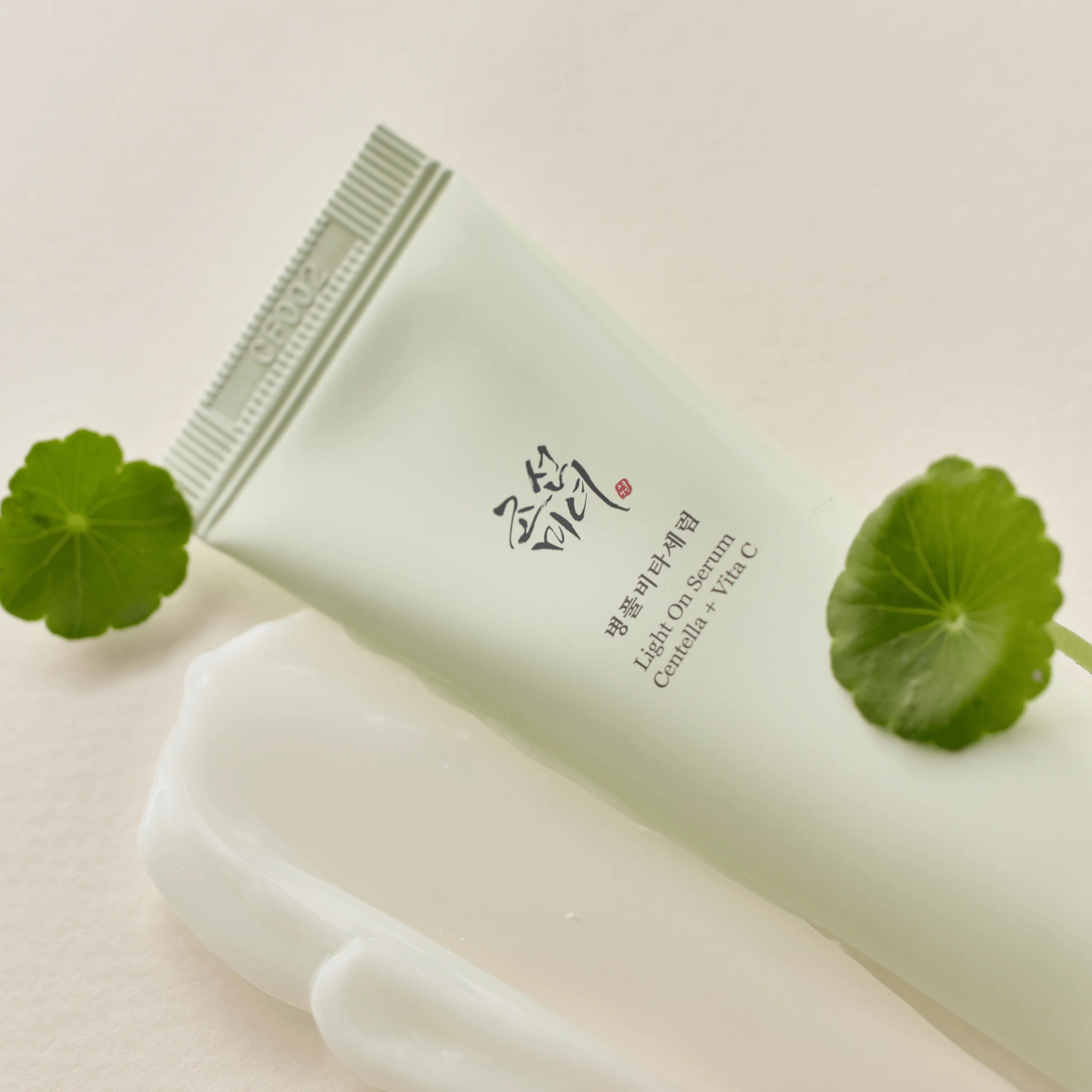 Light On Serum - Ser cu Vitamina C și Centella pentru Luminozitate și Calmarea Pielii